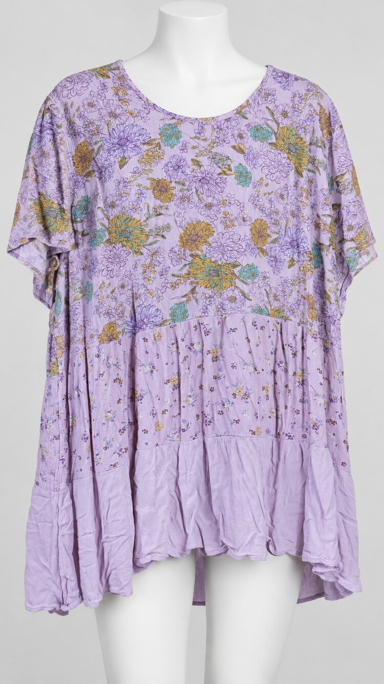 belle du jour Lavender Floral Tiered Blouse 3X Loose Fit Short Sleeve